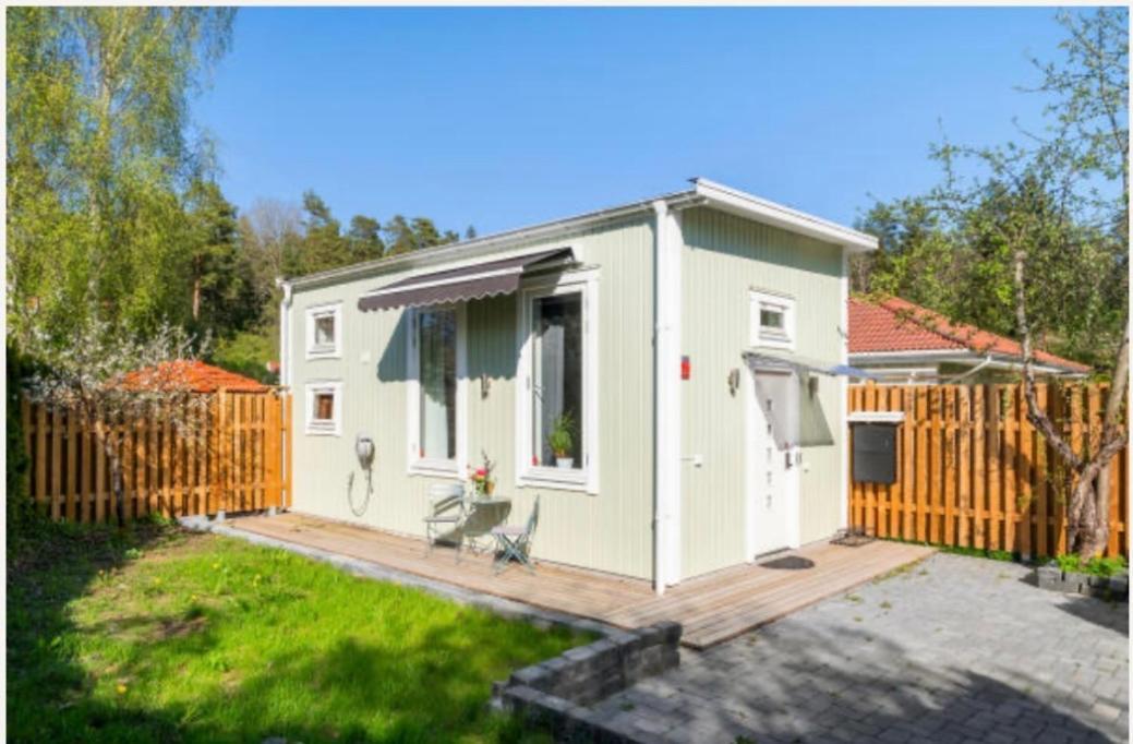 Fresh Happy Little House, 35 M2 In Taeby Apartment สต็อกโฮล์ม ภายนอก รูปภาพ